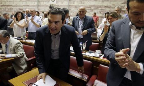 Ципрас просит парламент одобрить соглашение с кредиторами